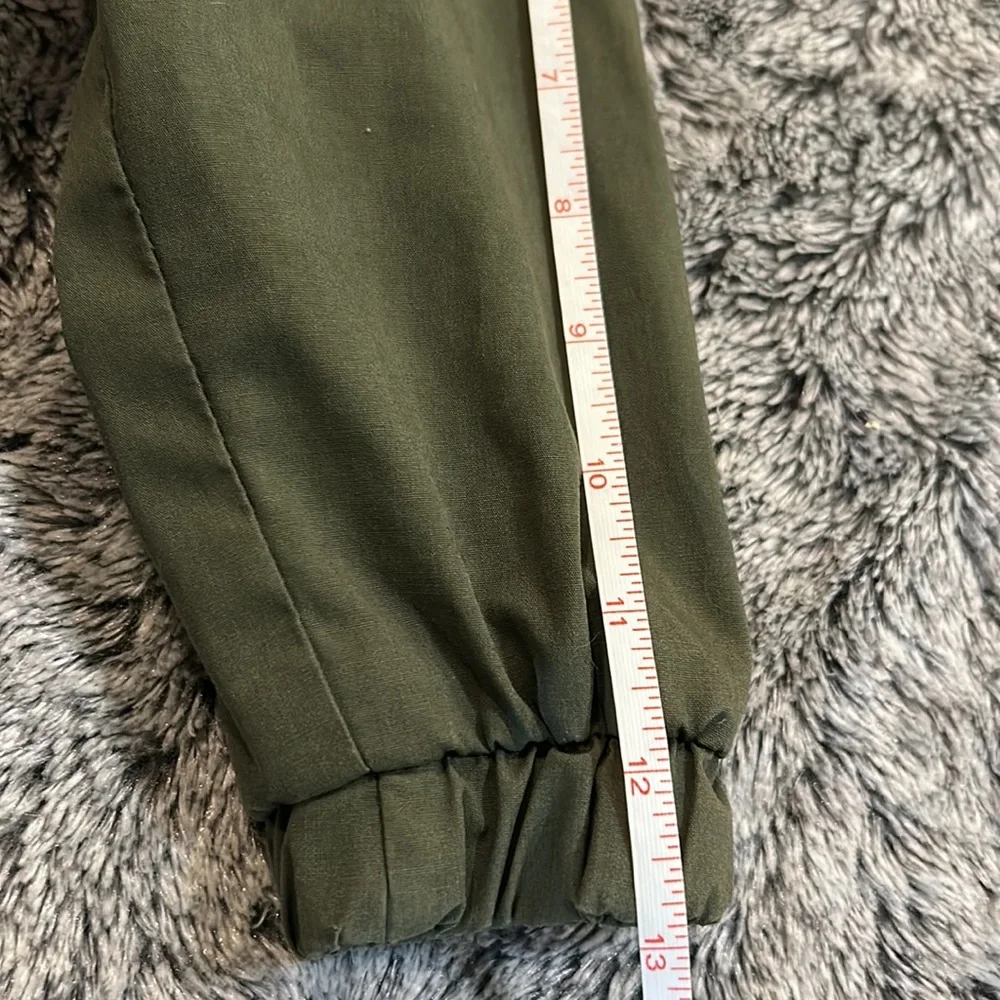 Izzis Sport buys wind breaker - Picture 8 of 8